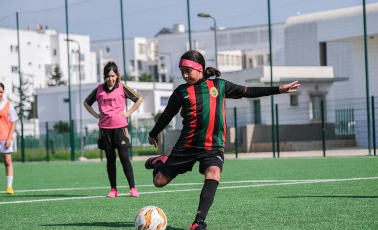  هبة يوسفي، بطلة الكونغ-فو التي أصبحت نجمة كرة القدم