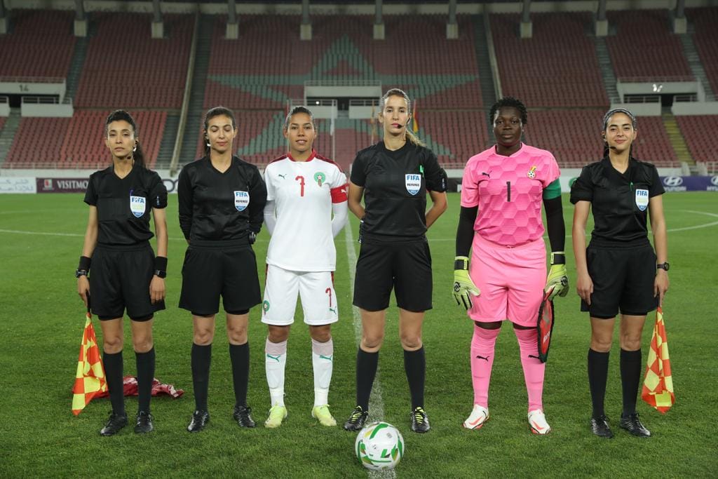 Football-Maroc : Bouchra Karboubi, première femme à arbitrer une finale masculine dans le monde arabe