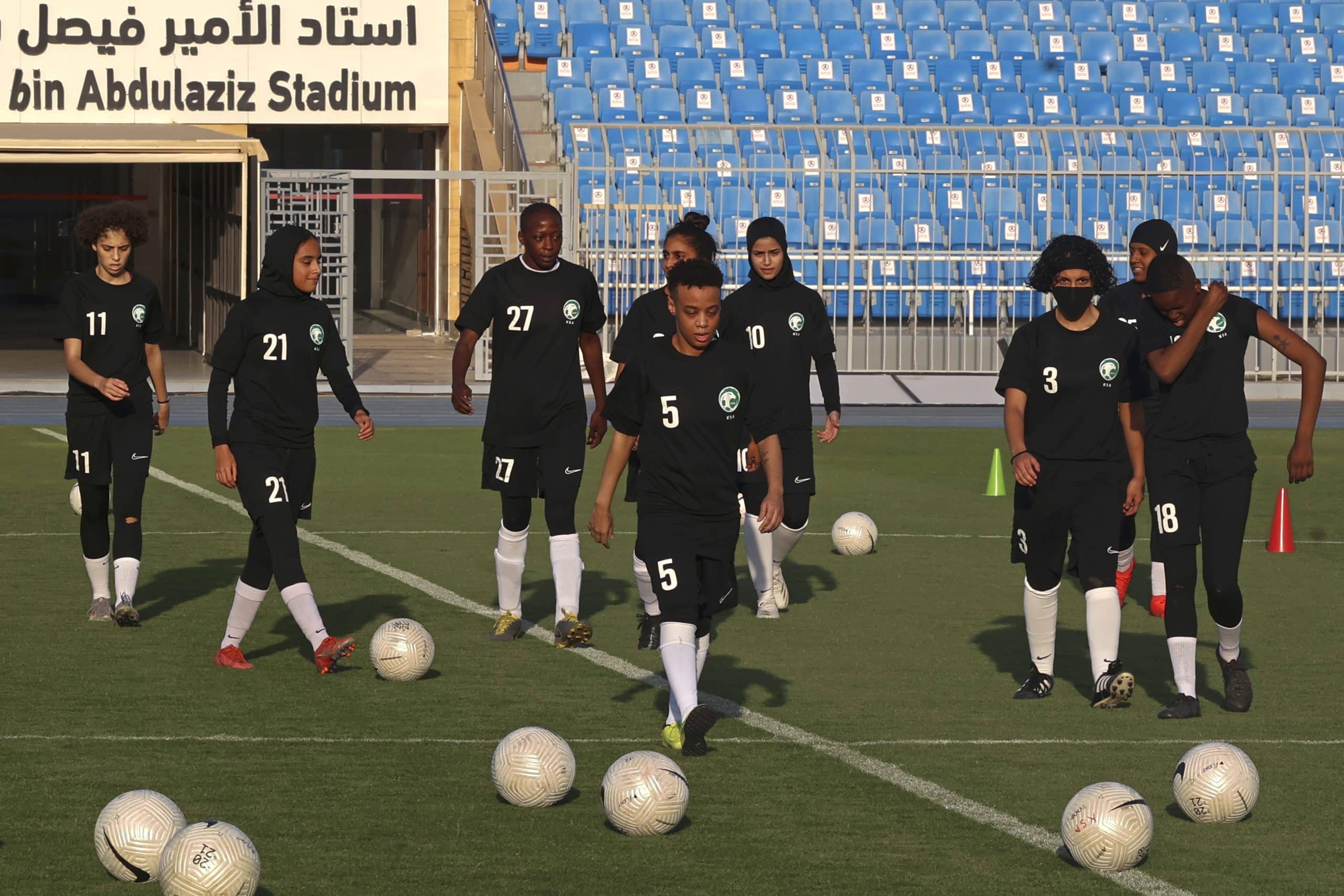 كرة القدم: سيدات السعودية تواجهن لاعبات فلسطين وديا