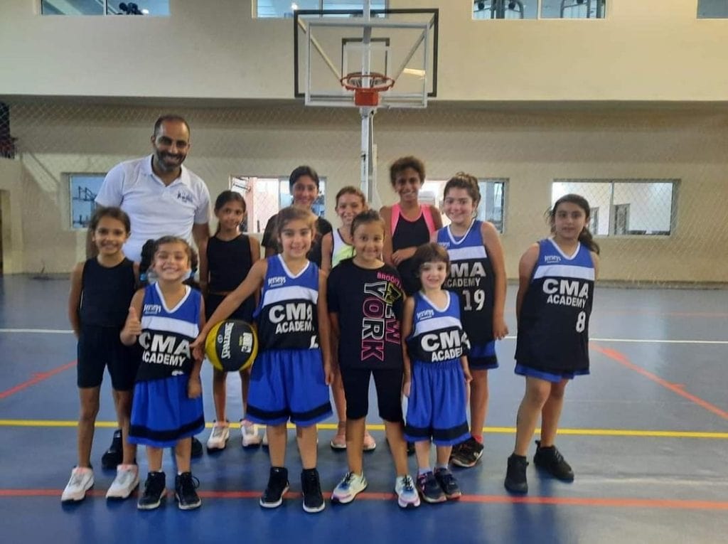 عائلة رياضية تؤسس أكاديمية لكرة السلة في لبنان
