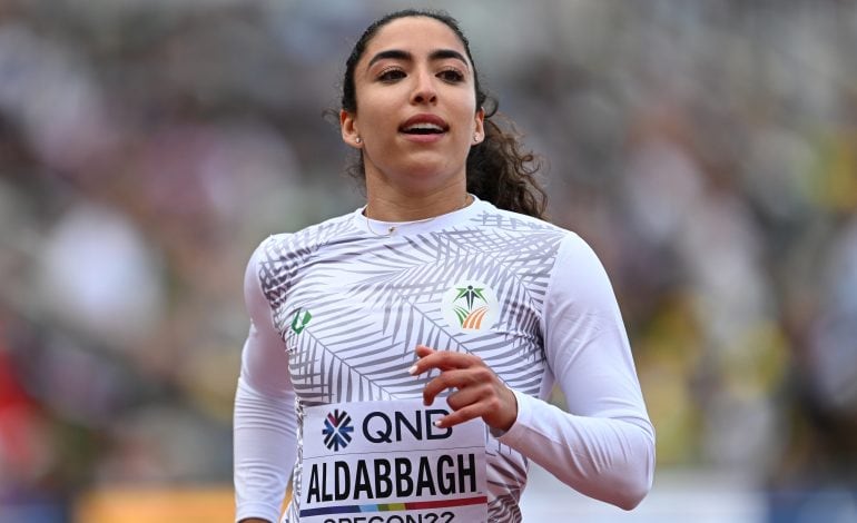  ياسمين الدباغ تشجع “بنات السعودية على الركض وراء تحقيق أحلامهن”