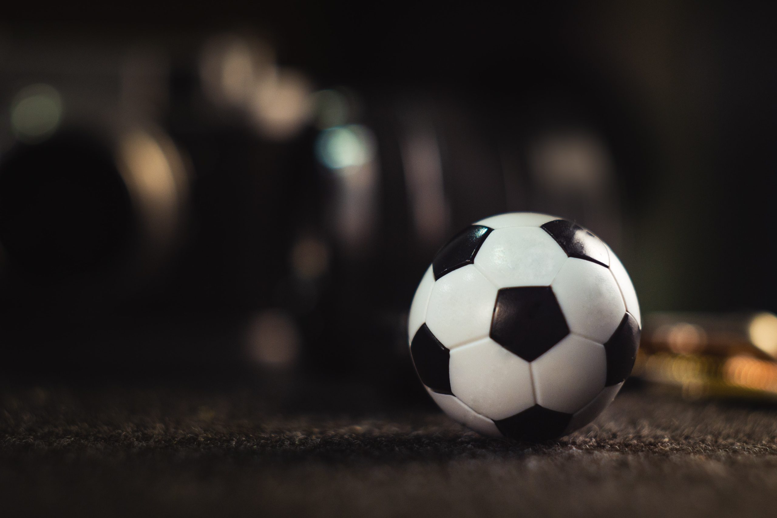 كرة القدم: مدرب منشستر سيتي ينوه بكرة القدم النسائية الإماراتية