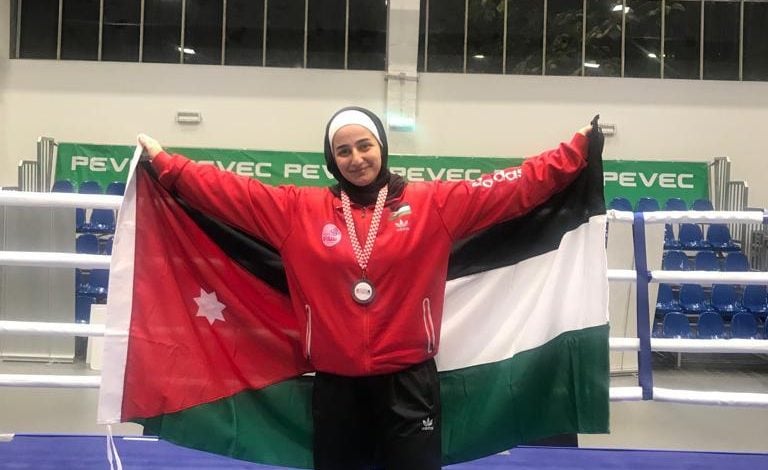  Dania Natché : boxeuse jordanienne et fervente défenseuse des droits des sportives