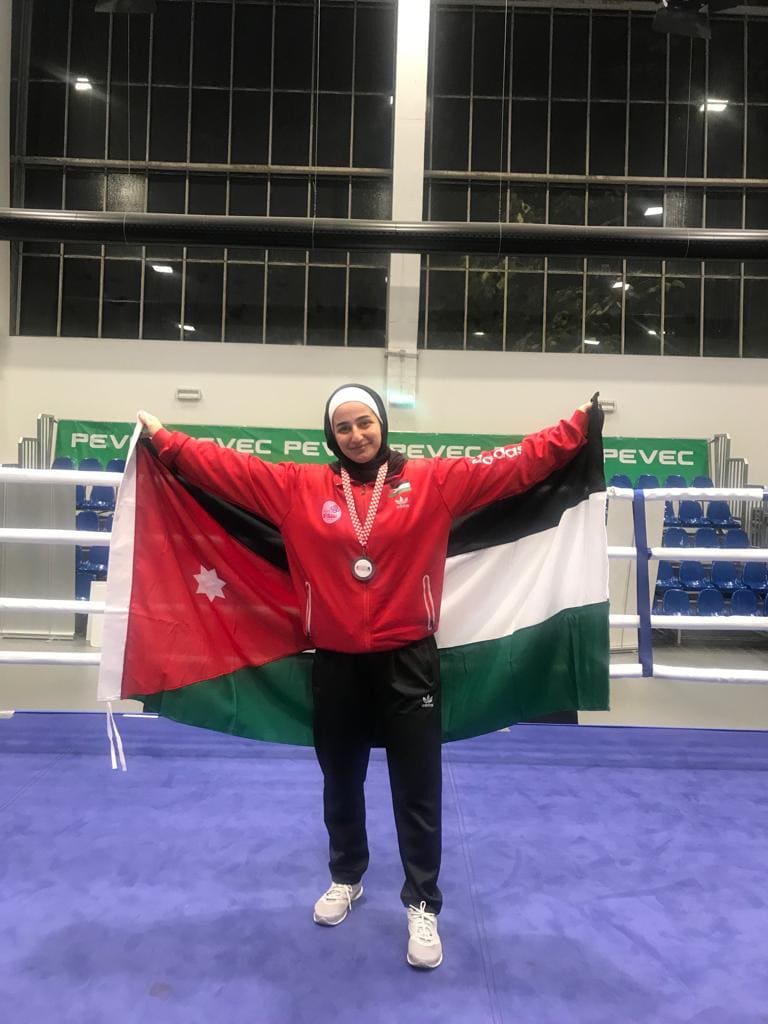Dania Natché : boxeuse jordanienne et fervente défenseuse des droits des sportives