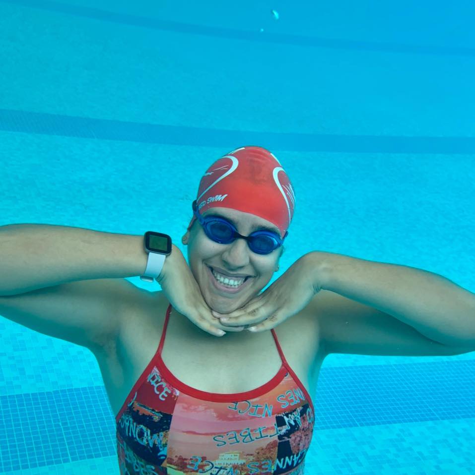 فدوى فيدادي.."فراشة الماء" المغربية التي حولت مرضها إلى قصة نجاح في رياضة السباحة‎