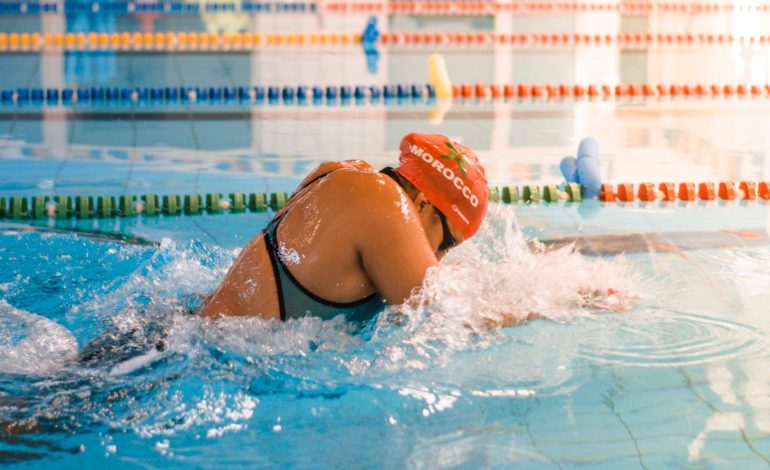  فدوى فيدادي..”فراشة الماء” المغربية التي حولت مرضها إلى قصة نجاح في رياضة السباحة‎