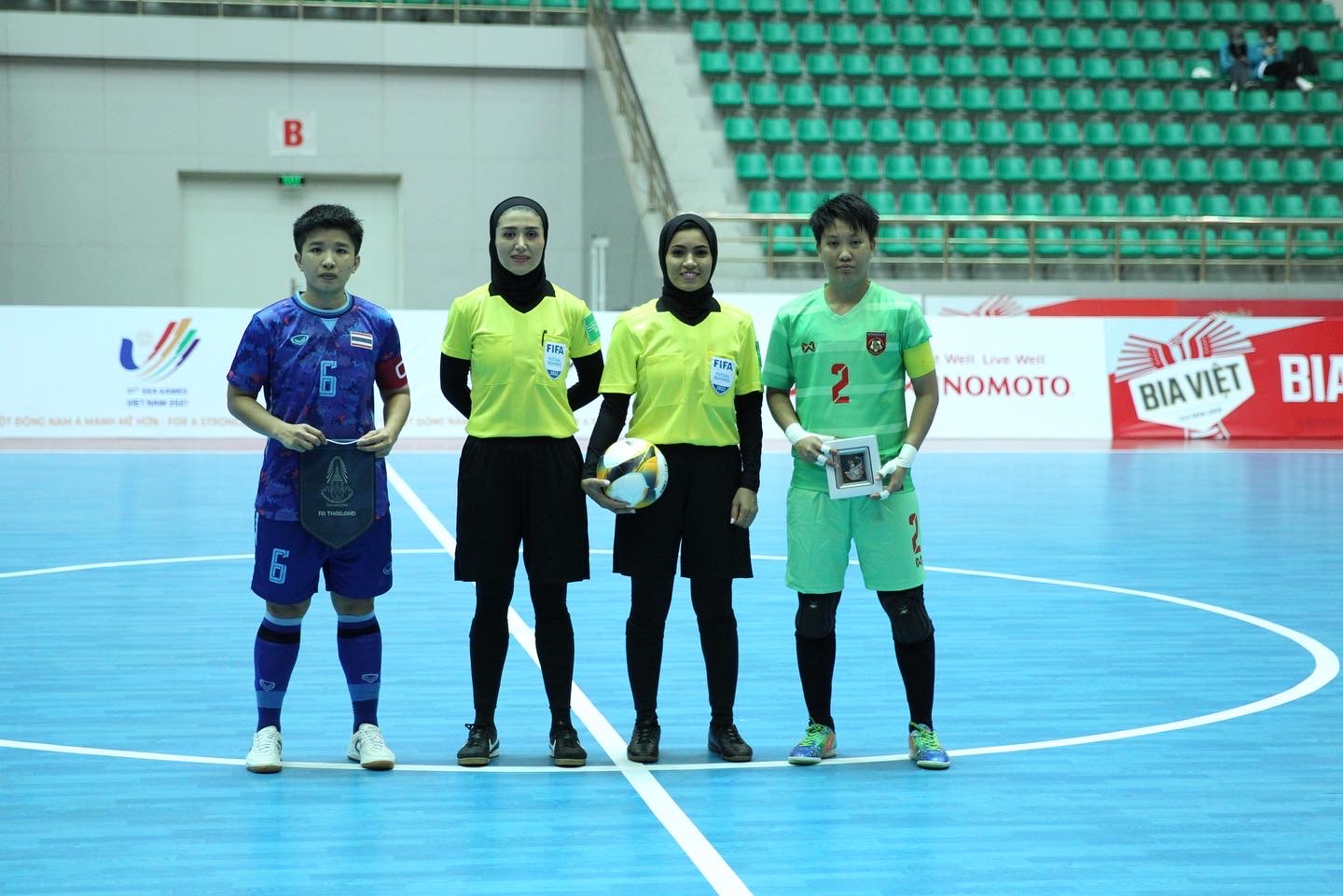 كرة القدم داخل الصالات: لسلطنة عمان حكمات في اللعبة ‎