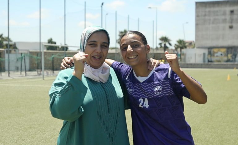  Ma3aki – Hanan Kabiba : Je suis heureuse de voir ma fille sur un terrain de foot